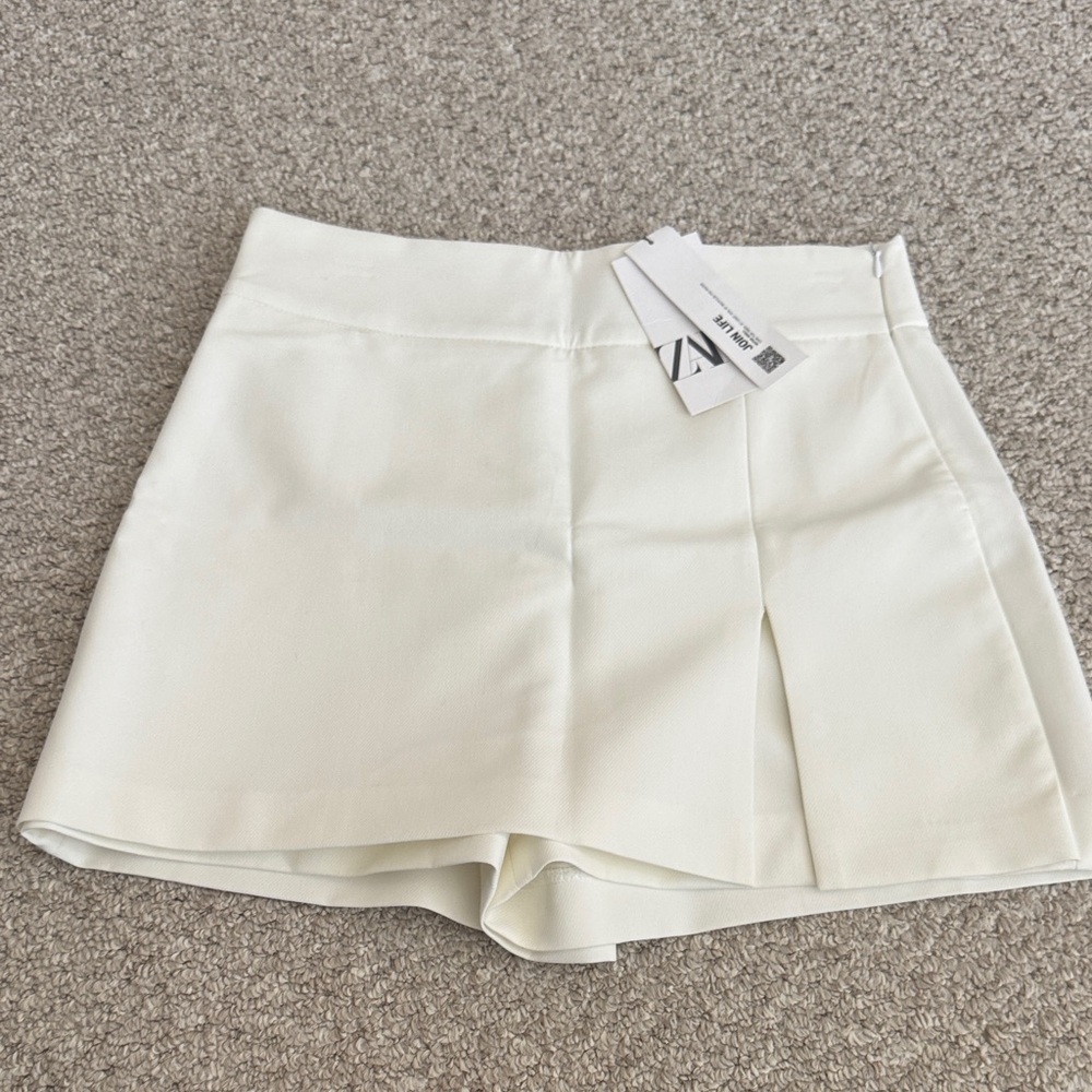NWT Zara white skort - size L